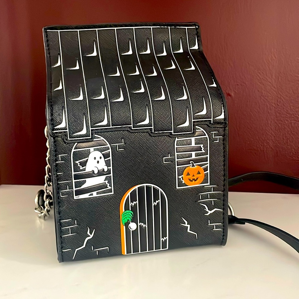NWOT - adorable hunted house purse